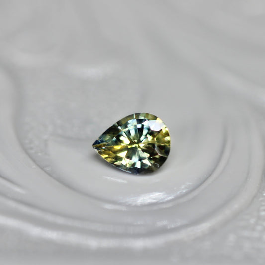 ペアシェイプカット バイカラーサファイア 0.2ct 3.8mm×3.0mm×1.8mm【MJ2544】