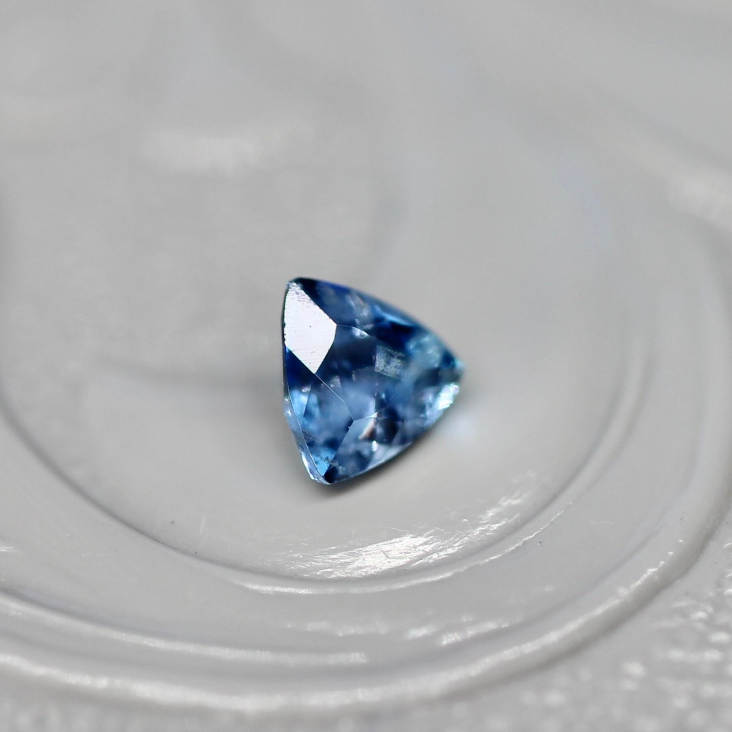 タトゥーアクアマリン 0.15ct トリリアントカット 3.6mm×3.6mm×2.4mm【MJ2672】