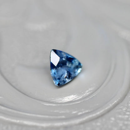 タトゥーアクアマリン 0.15ct トリリアントカット 3.6mm×3.6mm×2.4mm【MJ2672】