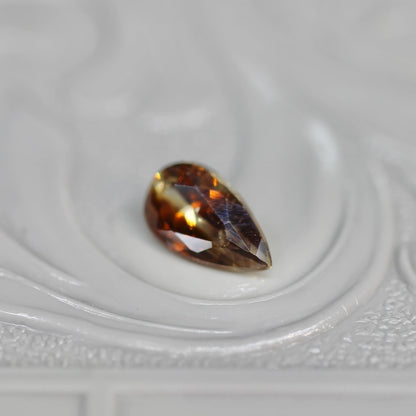 ペアシェイプカット バイカラーキャシテライト 0.85ct 4.7mm×4.7mm×3.2mm【MJ2618】