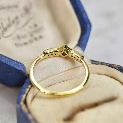 エメラルド 0.07ct ダイヤモンド 計0.03ct プリンセスカット K18YG ミルフレーム×シグナルアーム【MJ2848】