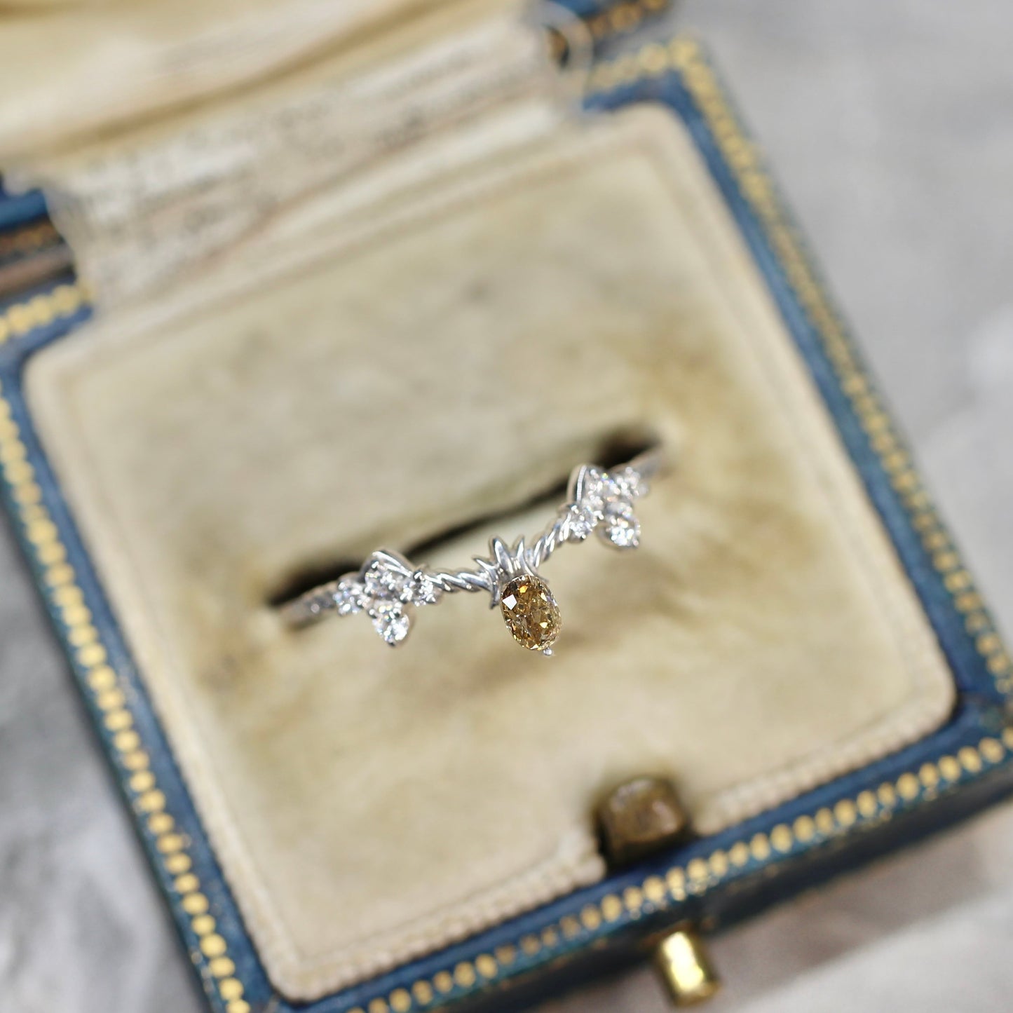 ブラウンダイヤモンド 0.12ct オーバルカット 3.5mm×2.5mm×1.9mm【MJ2629】