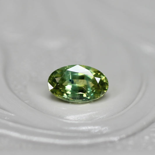 モンタナサファイア 0.32ct オーバルカット  5.1mm×3.1mm×2.3mm【MJ2735】