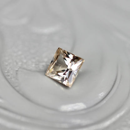サファイア 0.19ct スクエアカット 3.1mm×3.1mm×2.2mm【MJ2687】