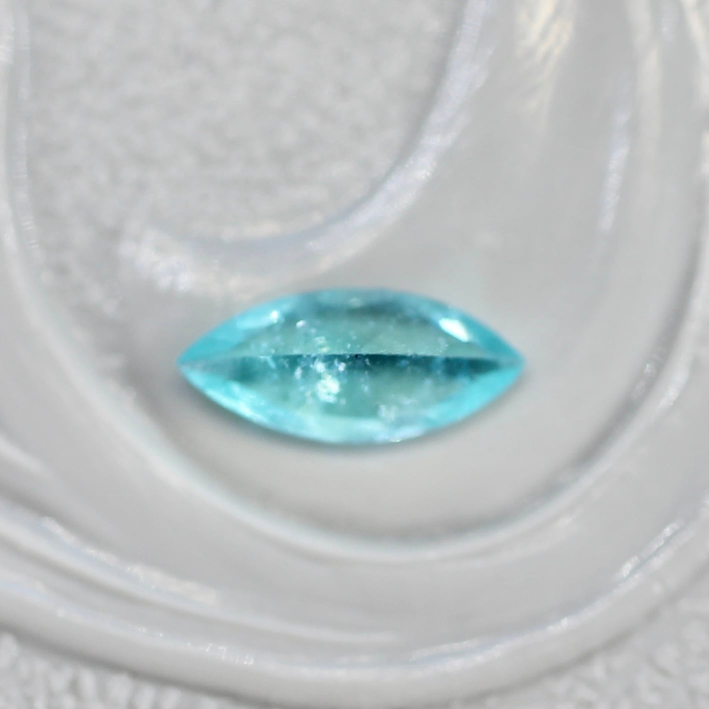 パライバトルマリン 0.180ct ブラジル産 マーキスカット 5.8mm×2.6mm×1.8mm【MJ2718】