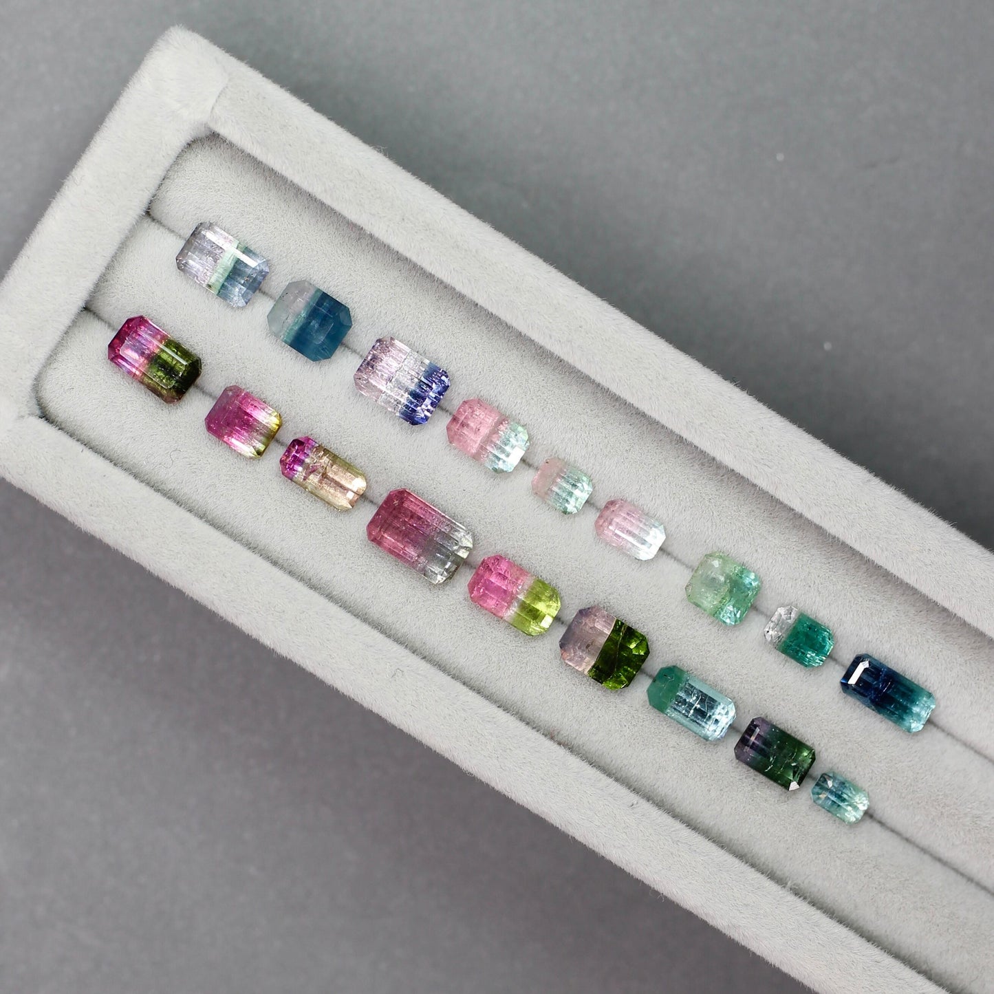 バイカラートルマリン 0.80ct エメラルドカット 6.2mm×4.2mm×3.7mm【MJ2669】