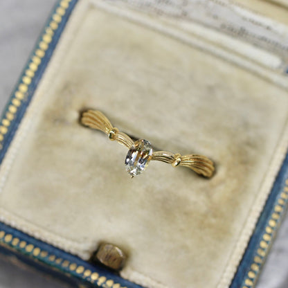 モンタナサファイア 0.25ct オーバルカット  4.7mm×2.9mm×2.0mm【MJ2733】