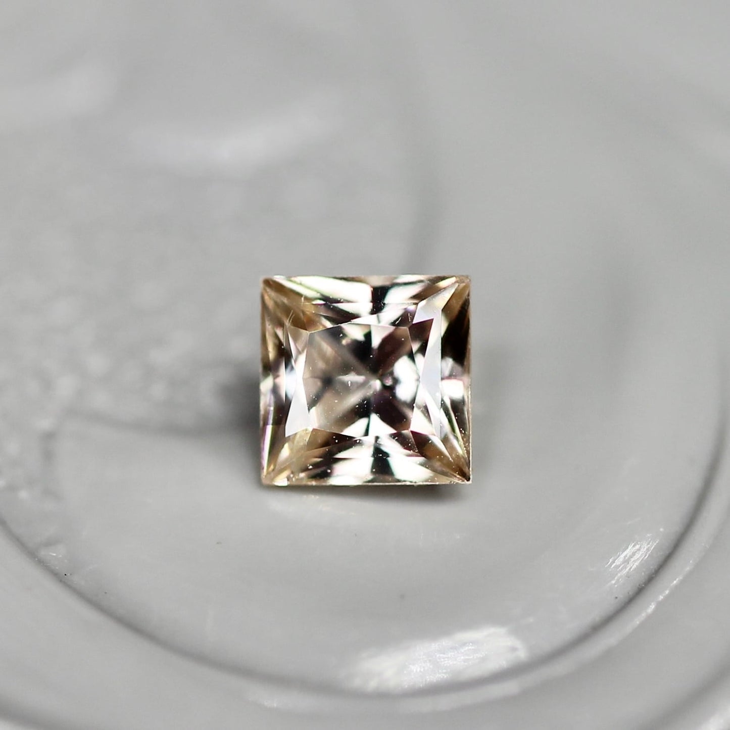 サファイア 0.19ct スクエアカット 3.1mm×3.1mm×2.2mm【MJ2687】