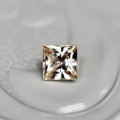 サファイア 0.19ct スクエアカット 3.1mm×3.1mm×2.2mm【MJ2687】