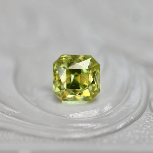 スフェーン 0.82ct ラディアントミックスカット 4.3mm×4.4mm×4.0mm【MJ2722】