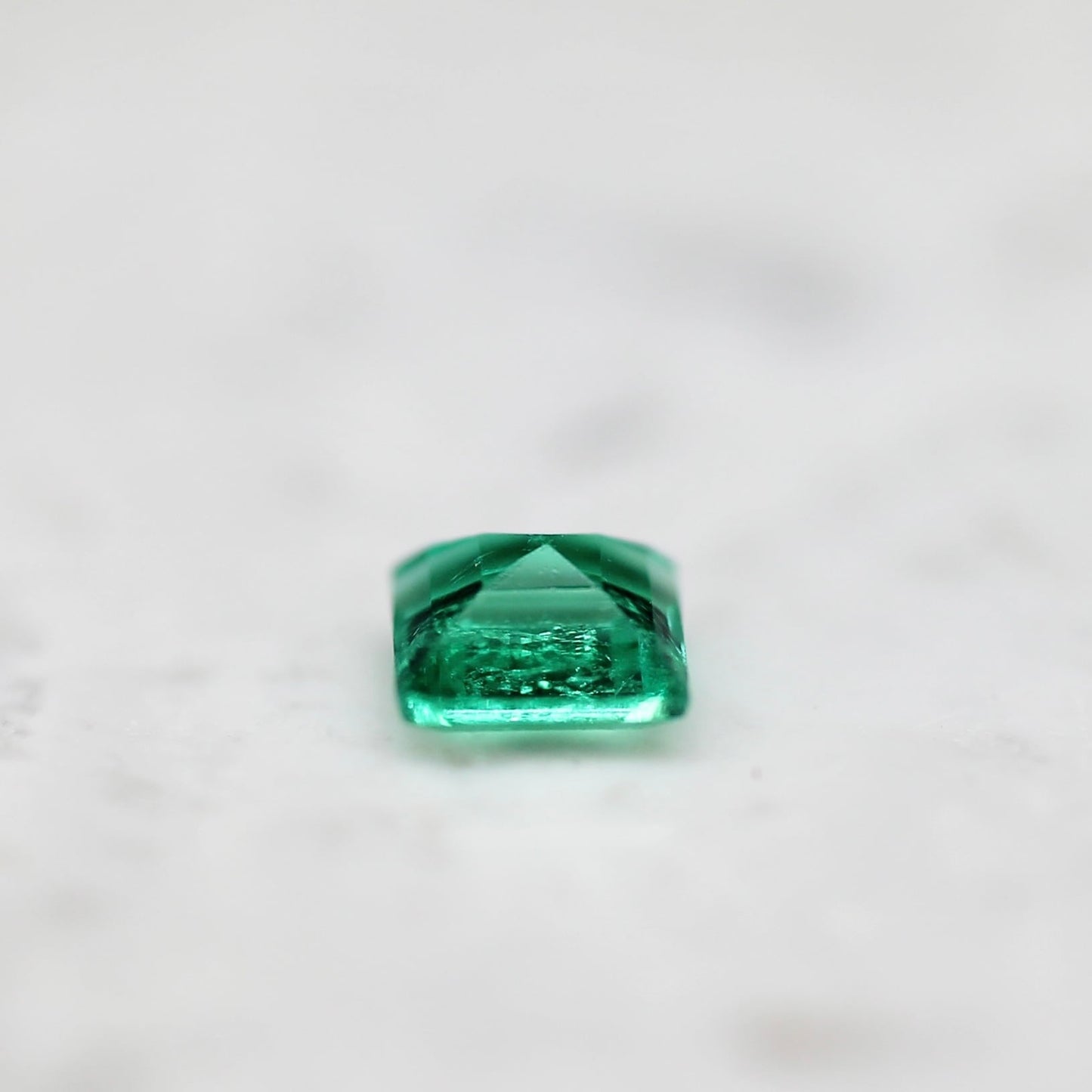 エメラルド 0.10ct スクエアカット 2.9mm×2.9mm×1.8mm【MJ2675】