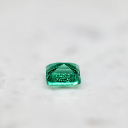 エメラルド 0.10ct スクエアカット 2.9mm×2.9mm×1.8mm【MJ2675】
