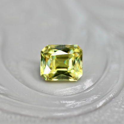 スフェーン 0.45ct ラディアントミックスカット 4.2mm×3.5mm×2.4mm【MJ2726】