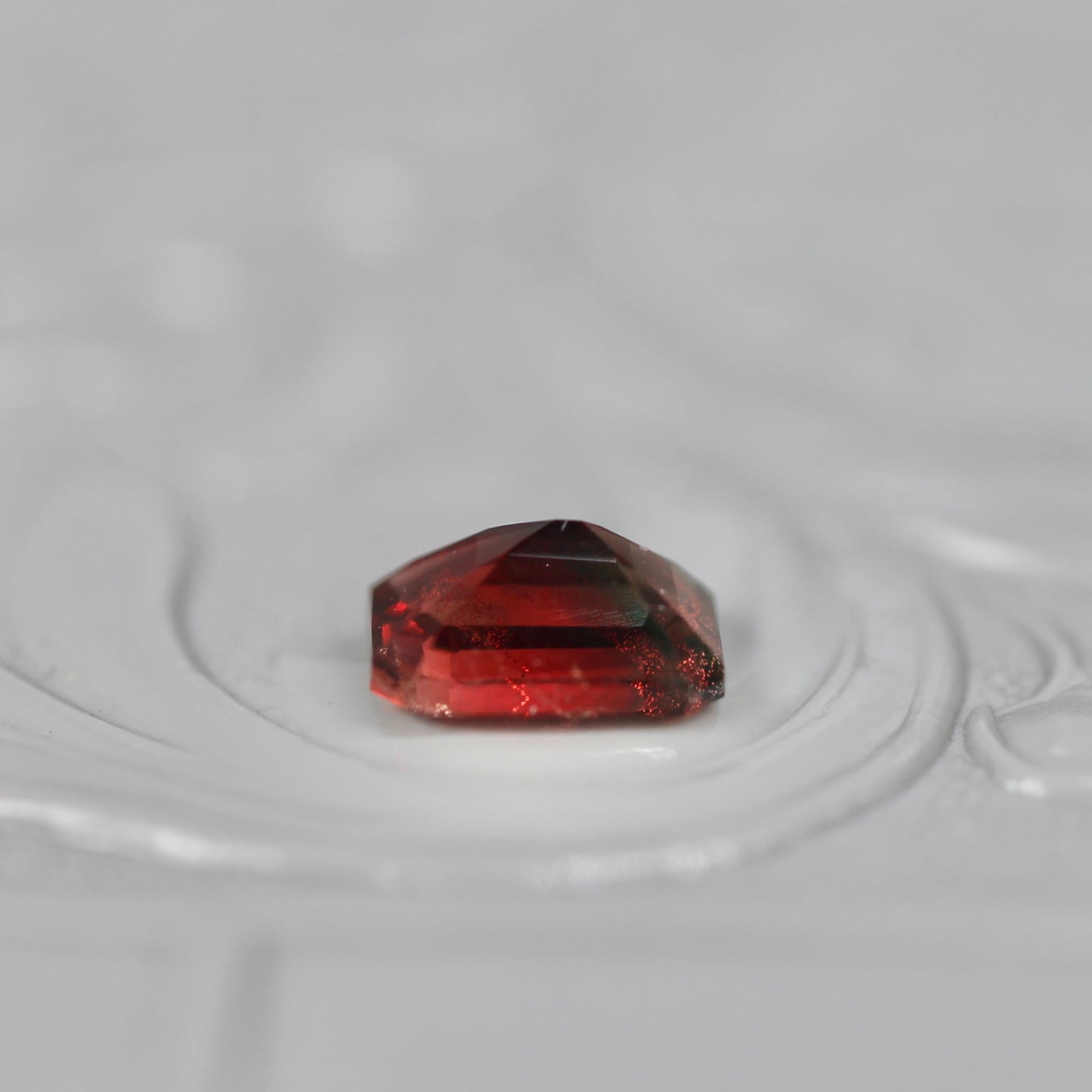 エメラルドカット バイカラーラブラドライト 0.54ct 3.7mm×5.7mm-2.7mm 【MJ2509】