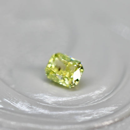 スクエアカット イエローダイヤモンド 0.13ct 3.1mm×2.5mm×2.0mm 【MJ2622】