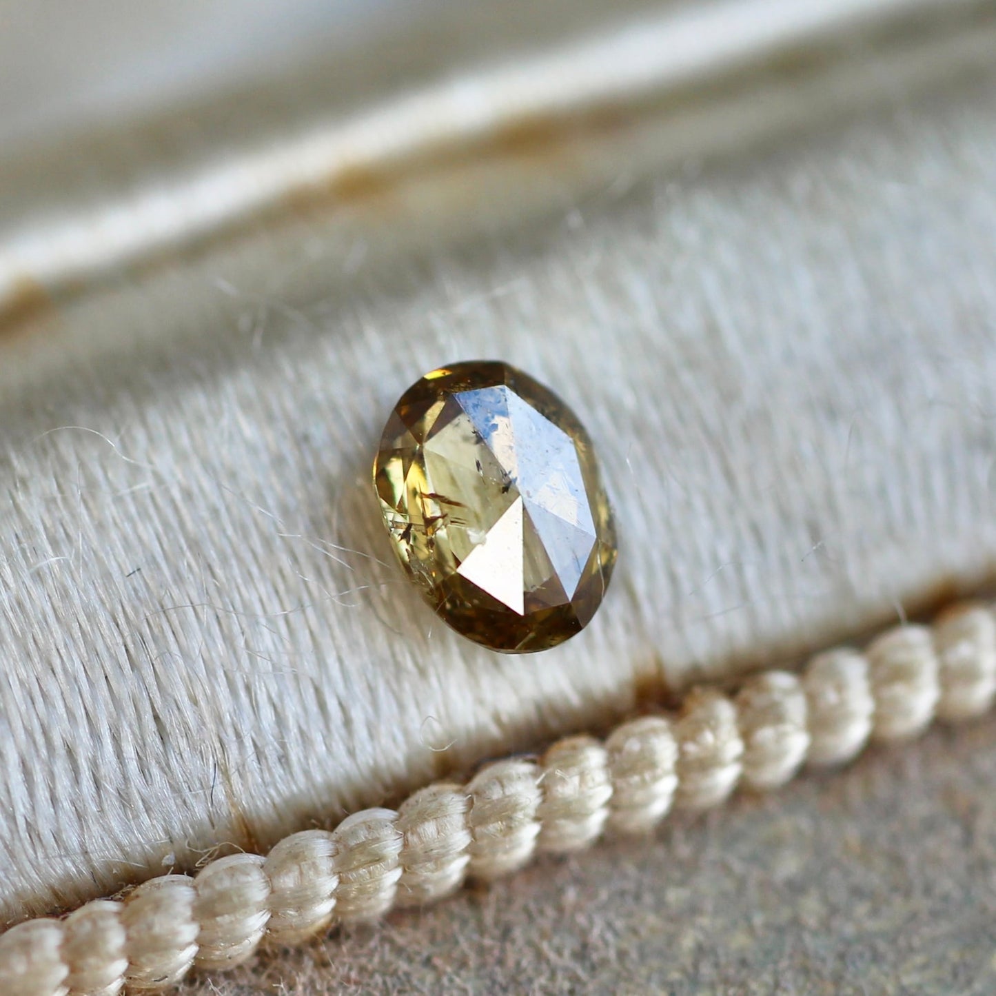 オーバルローズカット ブラウンダイヤモンド 0.18ct 4.1mm×3.2mm-1.3mm 【MJ2473】