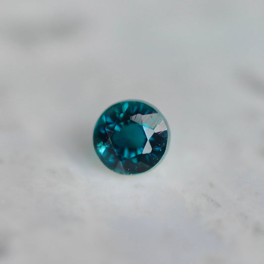 グランディディエライト 0.05ct ラウンドカット 2.3mm×2.3mm×1.8mm【MJ2694】
