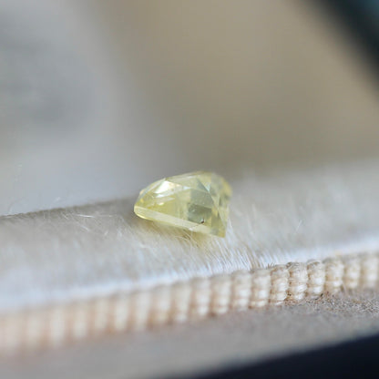 ダイヤカットイエロー ダイヤモンド 0.34ct 4.4mm×5.4mm-2.2mm 【MJ2466】