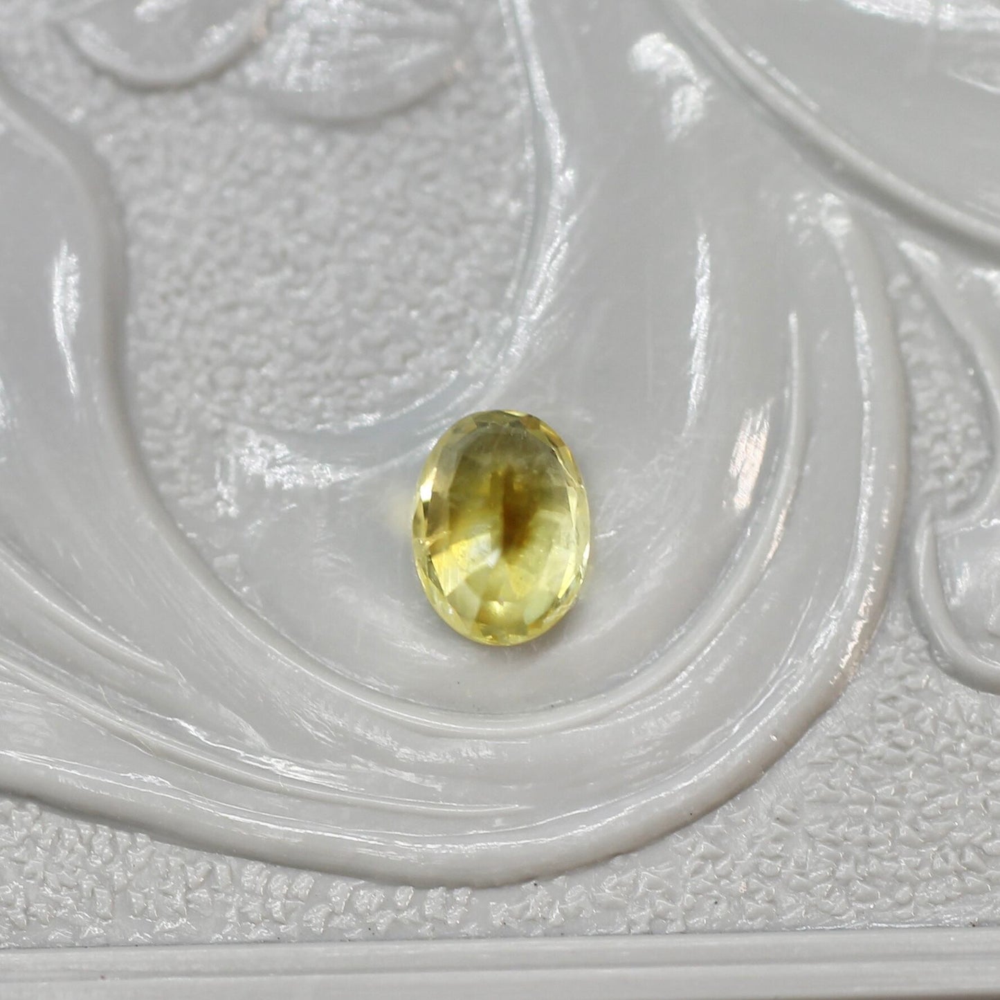 モンタナサファイア 0.26ct オーバルカット 3.8mm×2.7mm×1.9mm  【MJ2633】