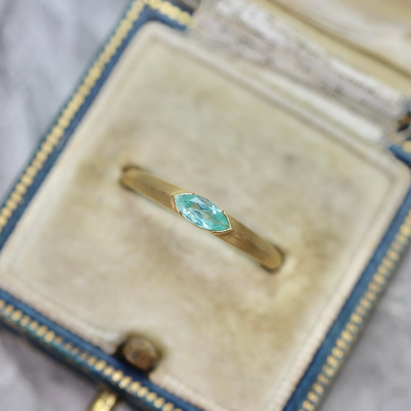 パライバカラーベリル 0.20ct マーキスカット 6.2mm×2.9mm×2.2mm【MJ2713】