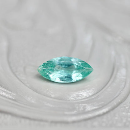 パライバカラーベリル 0.20ct マーキスカット 6.2mm×2.9mm×2.2mm【MJ2713】