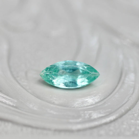 パライバカラーベリル 0.20ct マーキスカット 6.2mm×2.9mm×2.2mm【MJ2713】