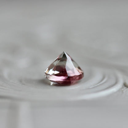 バイカラートルマリン 0.46ct 4.8mm 【MJ2422】