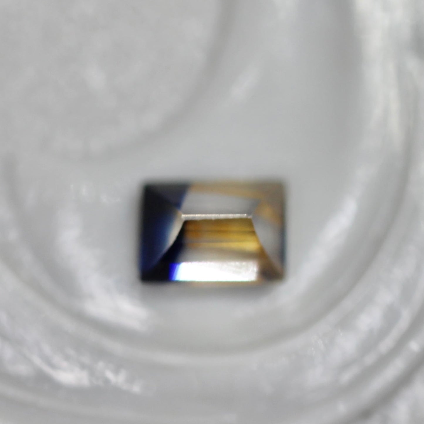 バイカラーサファイア 0.22ct スクエアカット 3.8mm×2.7mm×2.3mm【MJ2708】