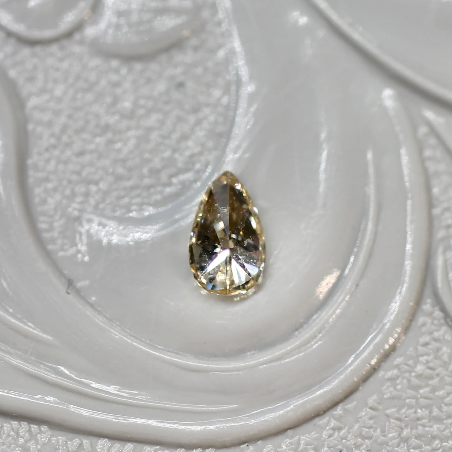 シャンパンブラウンダイヤモンド 0.125ct ペアシェイプカット 4.4mm×2.8mm×1.8mm【MJ2627】