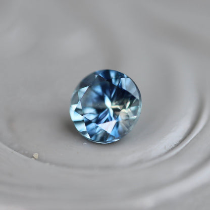 モンタナサファイア 0.27ct 3.7mm アメリカ・モンタナ州産 蘭 【MJ2425】