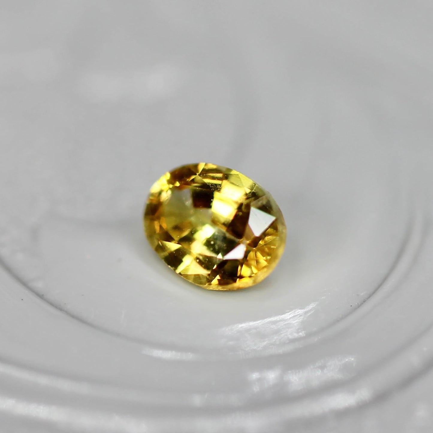 バイカラーサファイア 0.23ct オーバルカット 4.3mm×3.3mm×2.2mm【MJ2559】