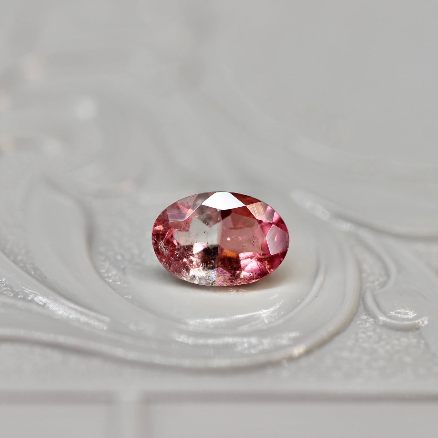 オーバルカット バイカラートルマリン 0.70ct  6.6mm×4.5mm×2.9mm【MJ2569】