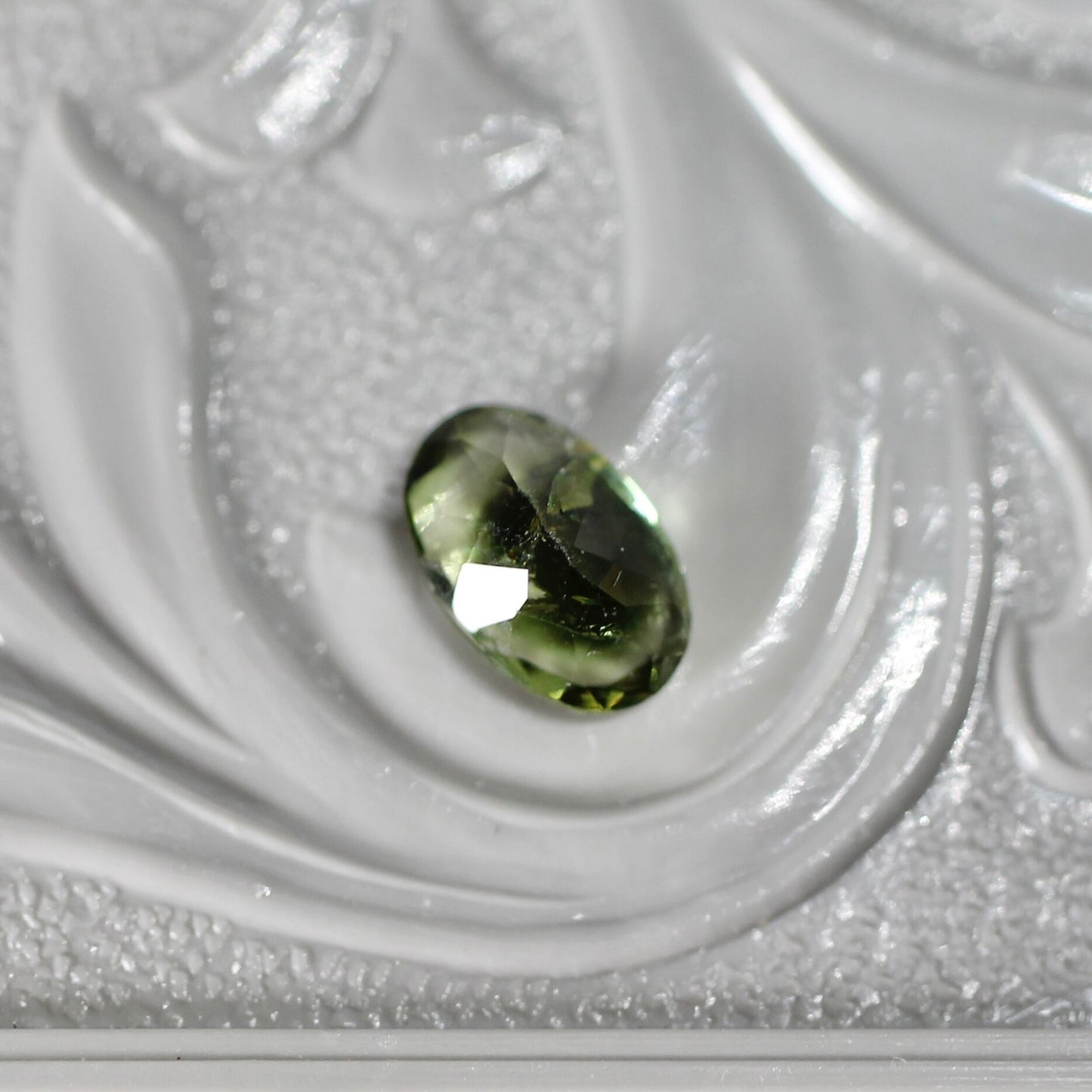 オーバルカット バイカラートルマリン 0.42ct  5.8mm×3.6mm×2.2mm【MJ2576】