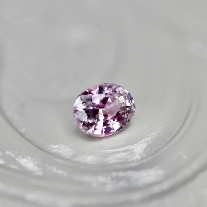 バイカラーサファイア 0.21ct オーバルカット 3.8mm×3mm 【MJ2463】
