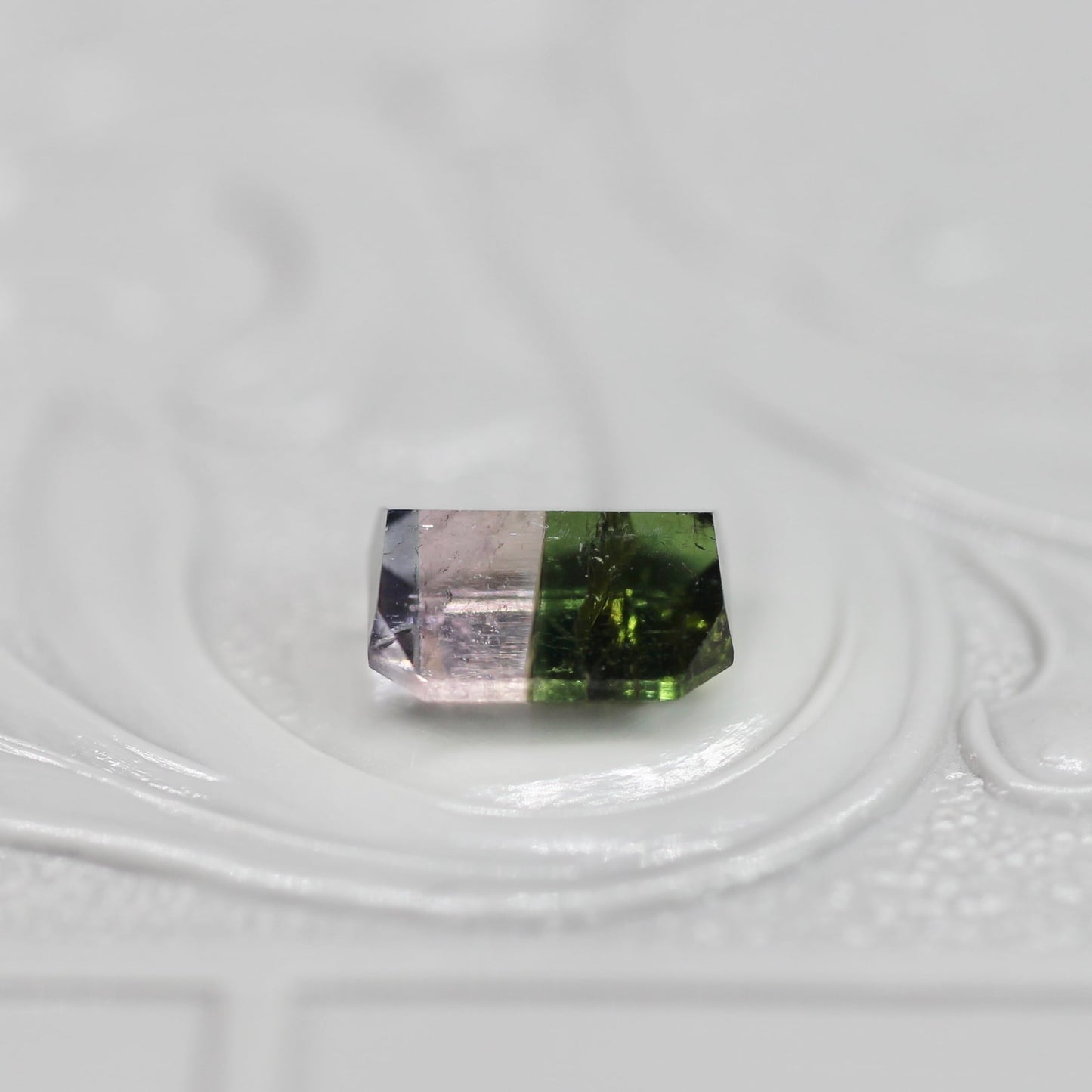 バイカラートルマリン 0.93ct エメラルドカット 6.6mm×5.1mm×3.2mm【MJ2657】