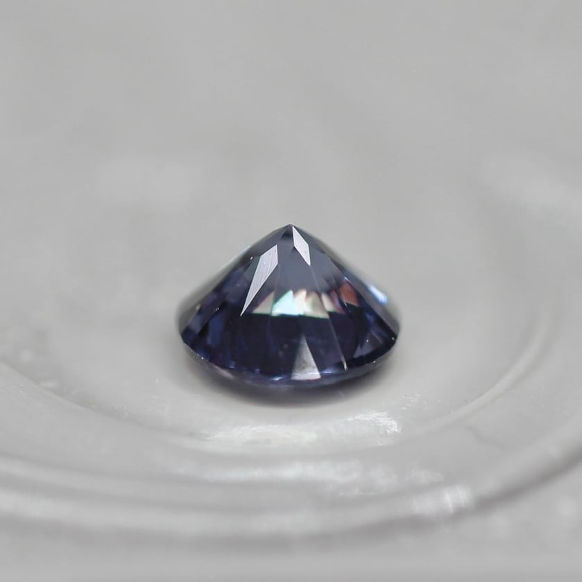 ベキリーブルーガーネット 0.39ct ラウンドカット  4.3mm×4.3mm×2.9mm【MJ2562】