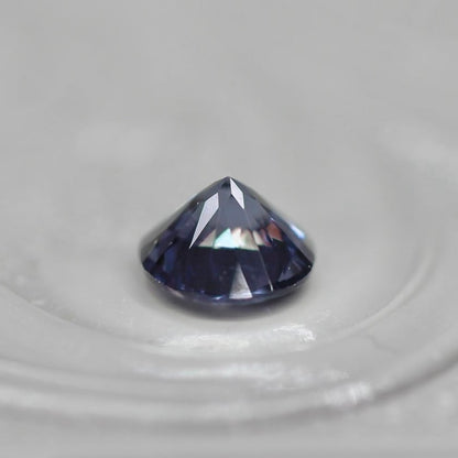 ベキリーブルーガーネット 0.39ct ラウンドカット  4.3mm×4.3mm×2.9mm【MJ2562】