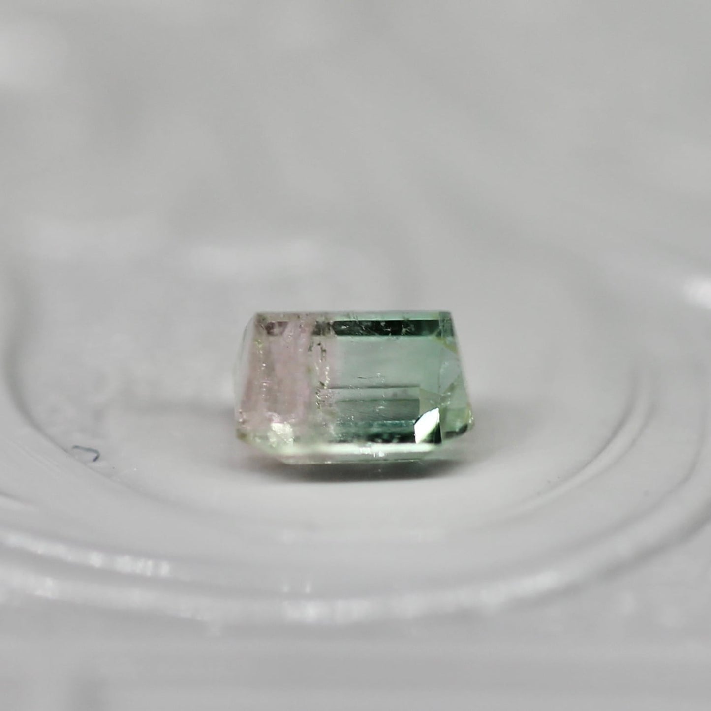 バイカラートルマリン 0.34ct エメラルドカット 4.4mm×3.5mm×2.9mm【MJ2668】