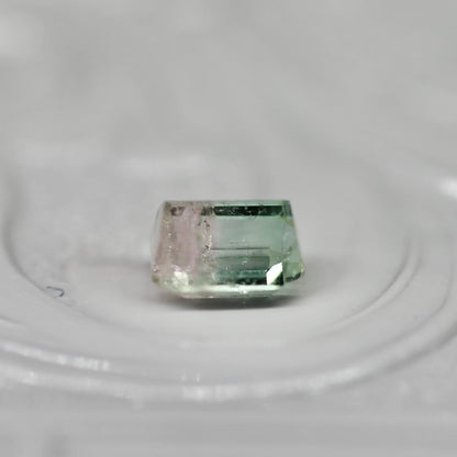 バイカラートルマリン 0.34ct エメラルドカット 4.4mm×3.5mm×2.9mm【MJ2668】