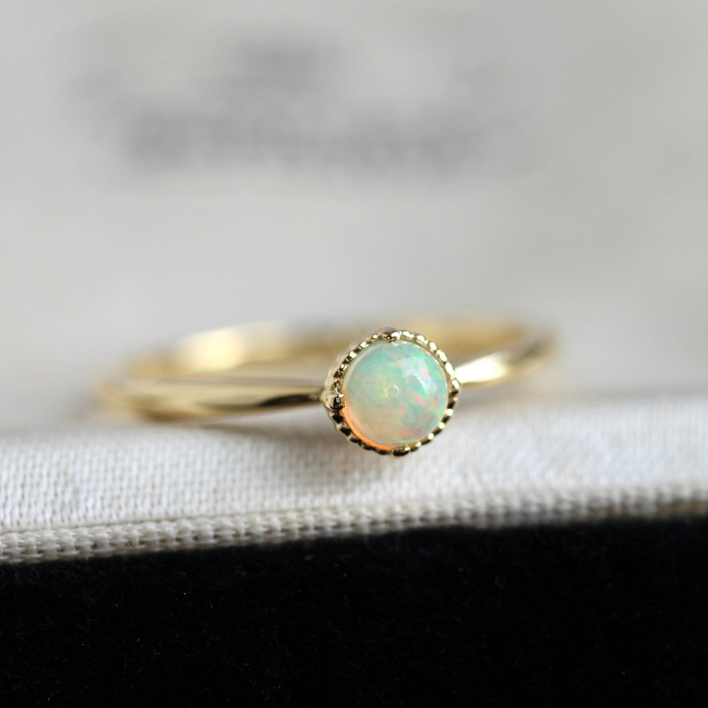 オパール 0.17ct K18YG ミルフレーム×絞りアーム リング 【MJ2402】