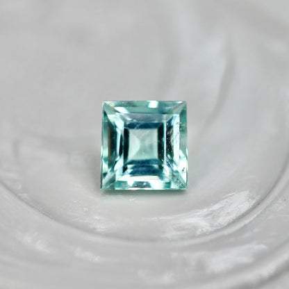 パライバカラーベリル 0.14ct スクエアカット 3.2mm×3.2mm×2.3mm【MJ2714】