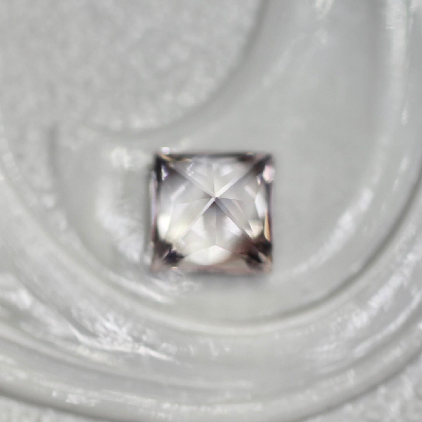 サファイア 0.24ct スクエアカット 3.3mm×3.3mm×2.4mm【MJ2690】