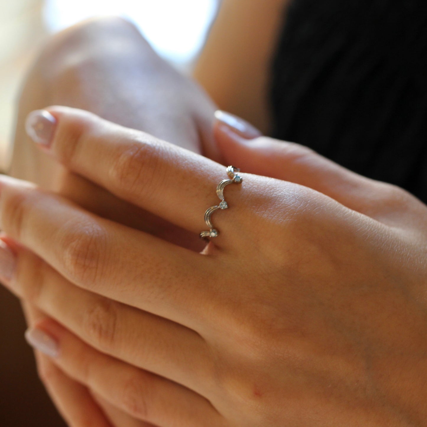 アイスブルーダイヤモンド 計0.06ct ラウンドブリリアントカット Pt900 3本爪×クラウンアーム【MJ2844】