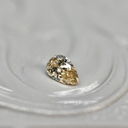 シャンパンブラウンダイヤモンド 0.125ct ペアシェイプカット 4.4mm×2.8mm×1.8mm【MJ2627】