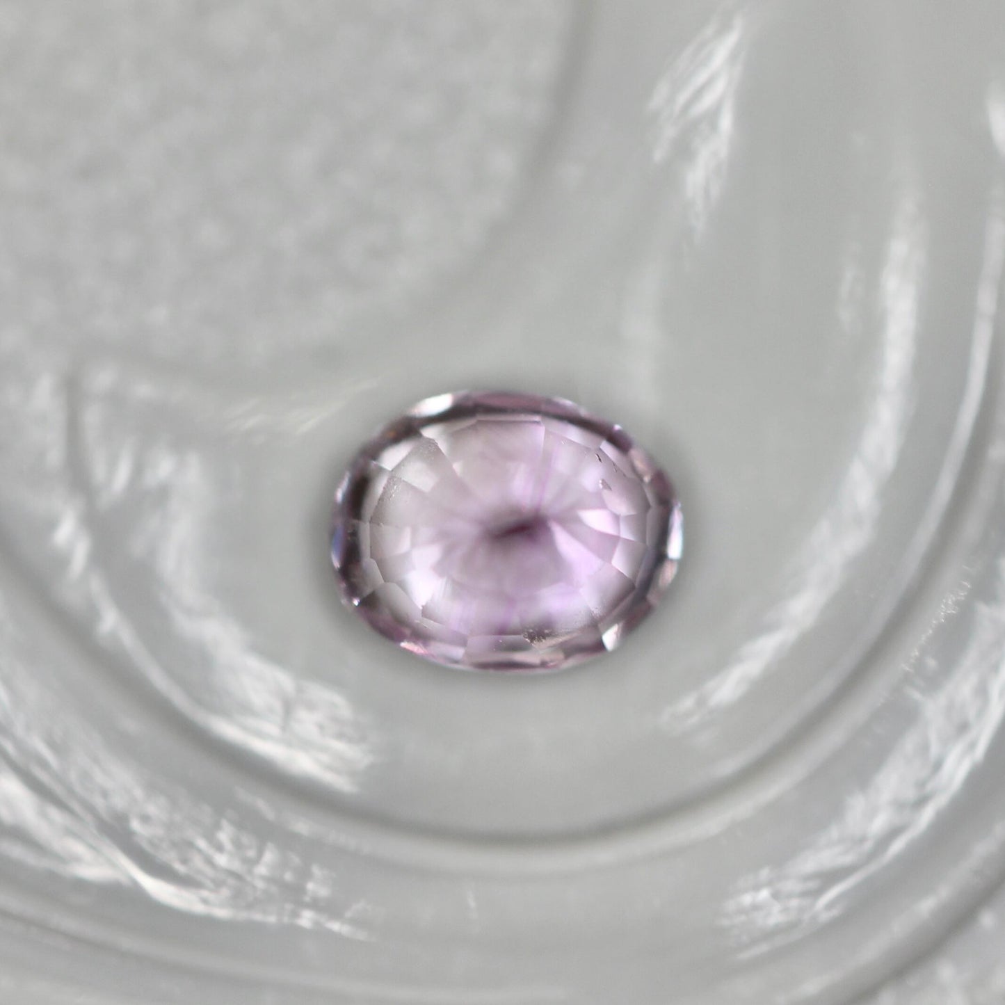 バイカラーサファイア 0.21ct オーバルカット 3.8mm×3mm 【MJ2463】