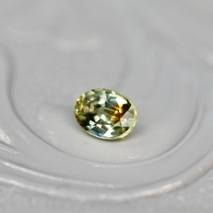 モンタナサファイア 0.23ct オーバルカット 3.6mm×2.6mm×1.8mm  【MJ2635】