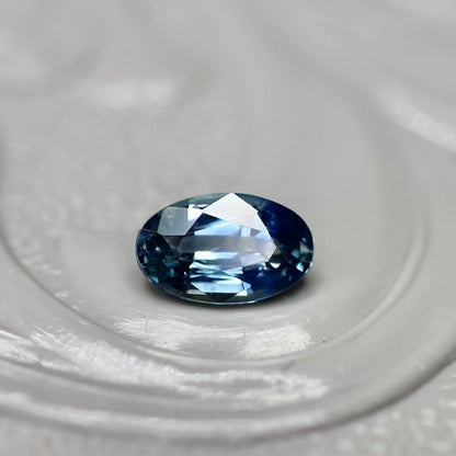 モンタナサファイア 0.26ct オーバルカット  4.8mm×3.0mm×2.1mm【MJ2731】