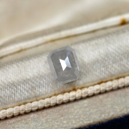 エメラルドローズカット ナチュラルダイヤモンド 0.82ct 5.3mm×4.2mm-2.3mm 【MJ2492】