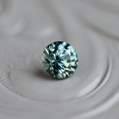 モンタナサファイア 0.25ct 3.7mm アメリカ・モンタナ州産  朝顔【MJ2426】