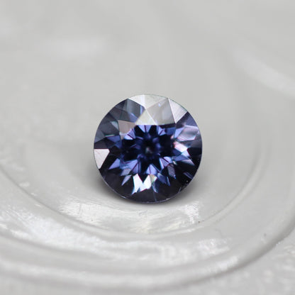 ベキリーブルーガーネット 0.39ct ラウンドカット  4.3mm×4.3mm×2.9mm【MJ2562】